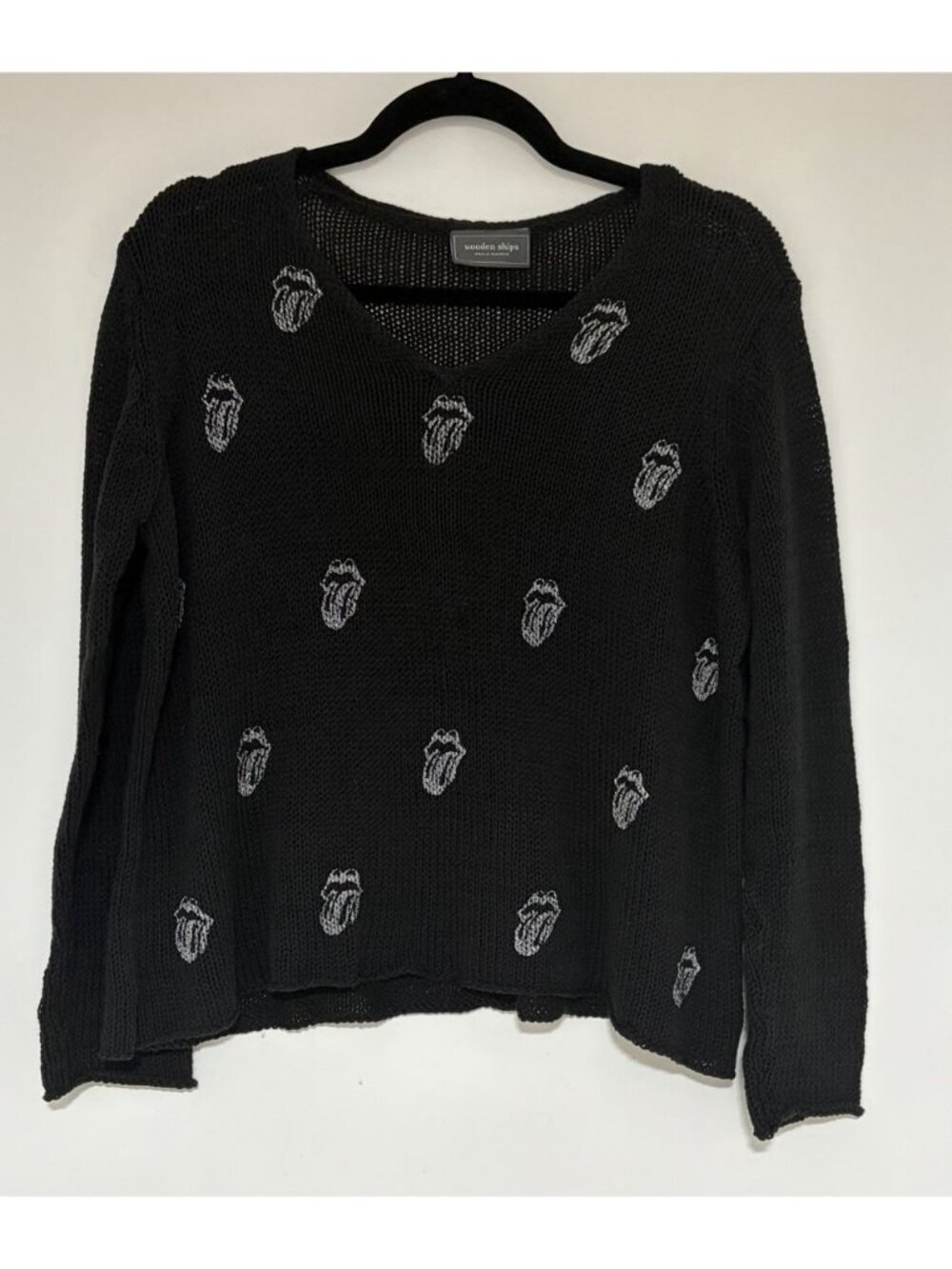 Wooden Ships Womenโs Open Knit V Neck Rolling Stone Printed Sweater Black S/M
